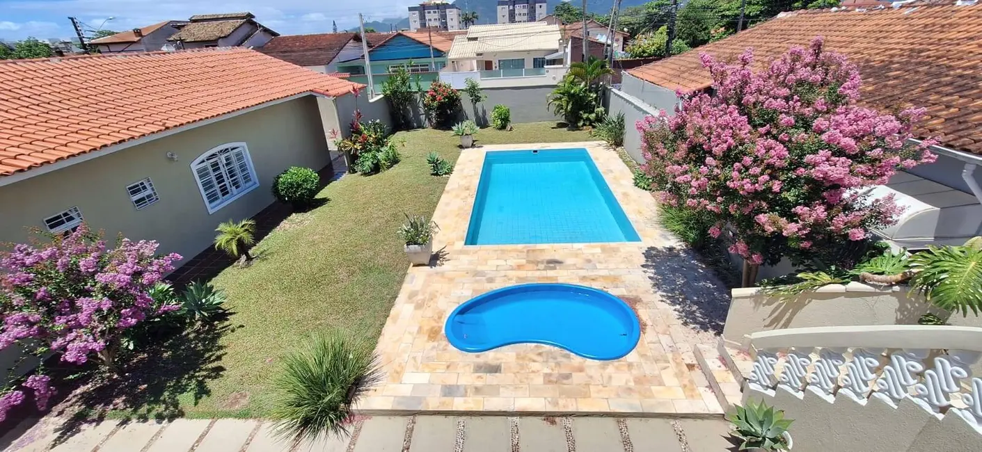 Casa com 4 quartos à venda, 528m2 em Peruibe - SP - imagem 1 Foto 1 de Casa com 4 quartos à venda, 528m2 em Peruibe - SP