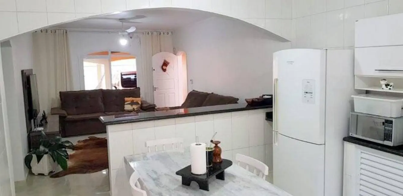 Casa com 3 quartos à venda, 250m2 em Peruibe - SP - imagem 9 Foto 9 de Casa com 3 quartos à venda, 250m2 em Peruibe - SP