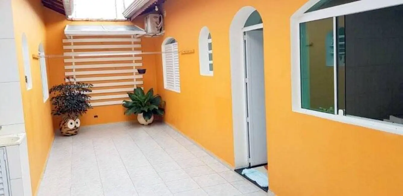 Foto 1 de Casa com 3 quartos à venda, 250m2 em Peruibe - SP