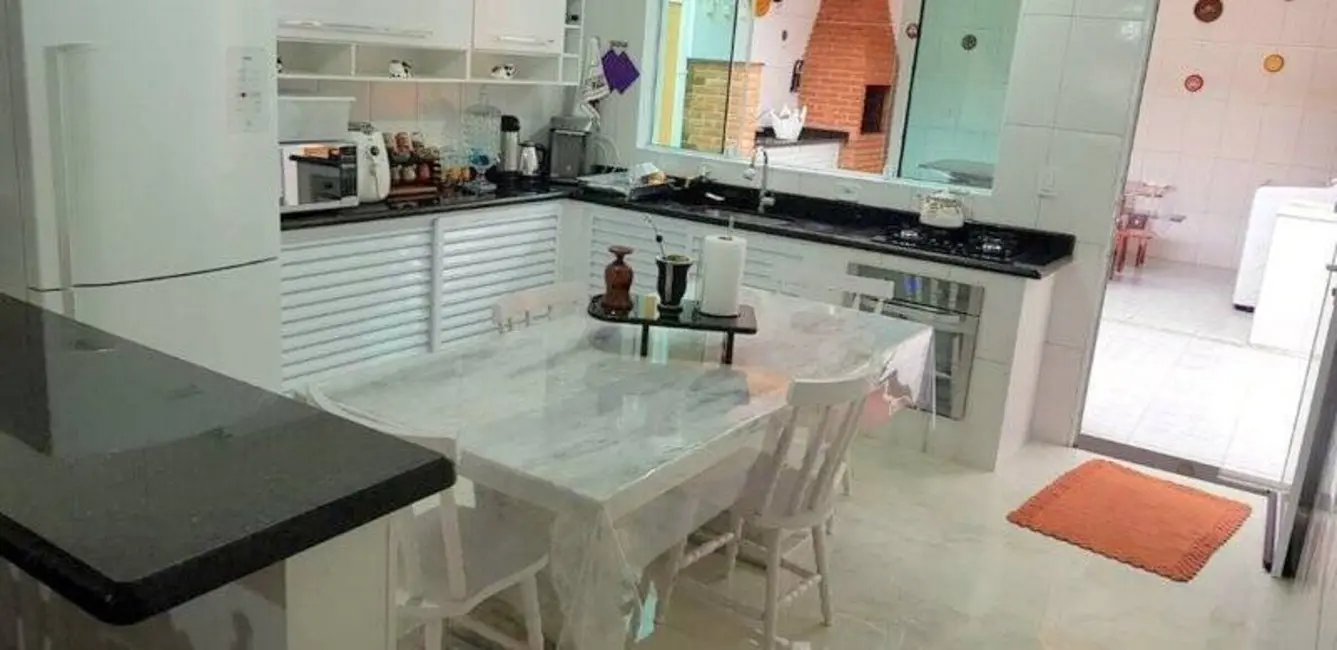 Casa com 3 quartos à venda, 250m2 em Peruibe - SP - imagem 8 Foto 8 de Casa com 3 quartos à venda, 250m2 em Peruibe - SP