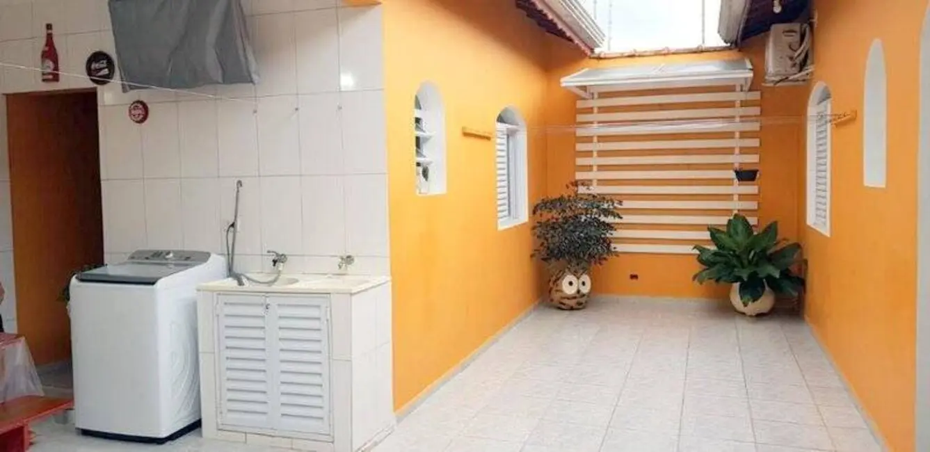 Foto 2 de Casa com 3 quartos à venda, 250m2 em Peruibe - SP