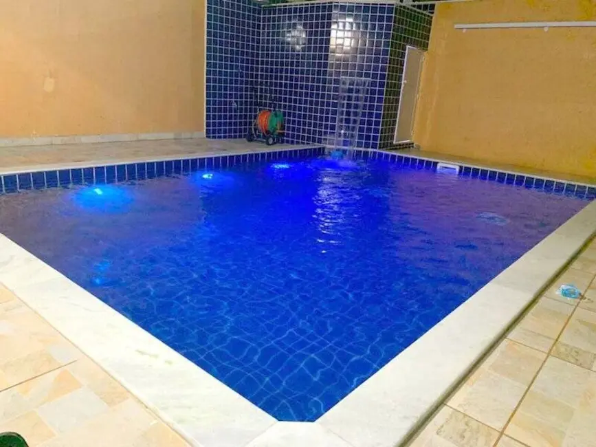 Casa com 3 quartos à venda, 250m2 em Peruibe - SP - imagem 4 Foto 4 de Casa com 3 quartos à venda, 250m2 em Peruibe - SP