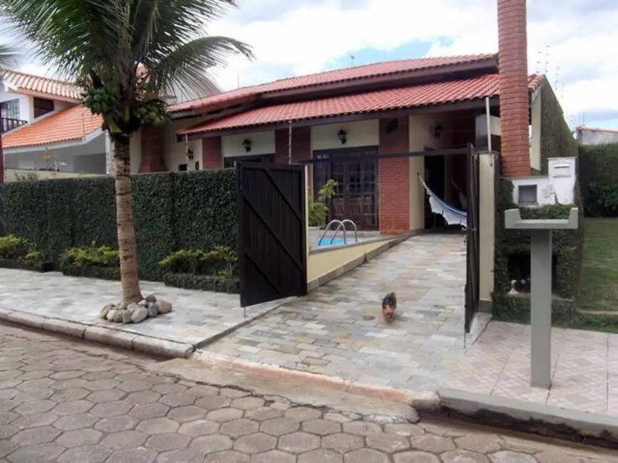 Foto 1 de Casa com 3 quartos à venda e para alugar, 135m2 em Peruibe - SP