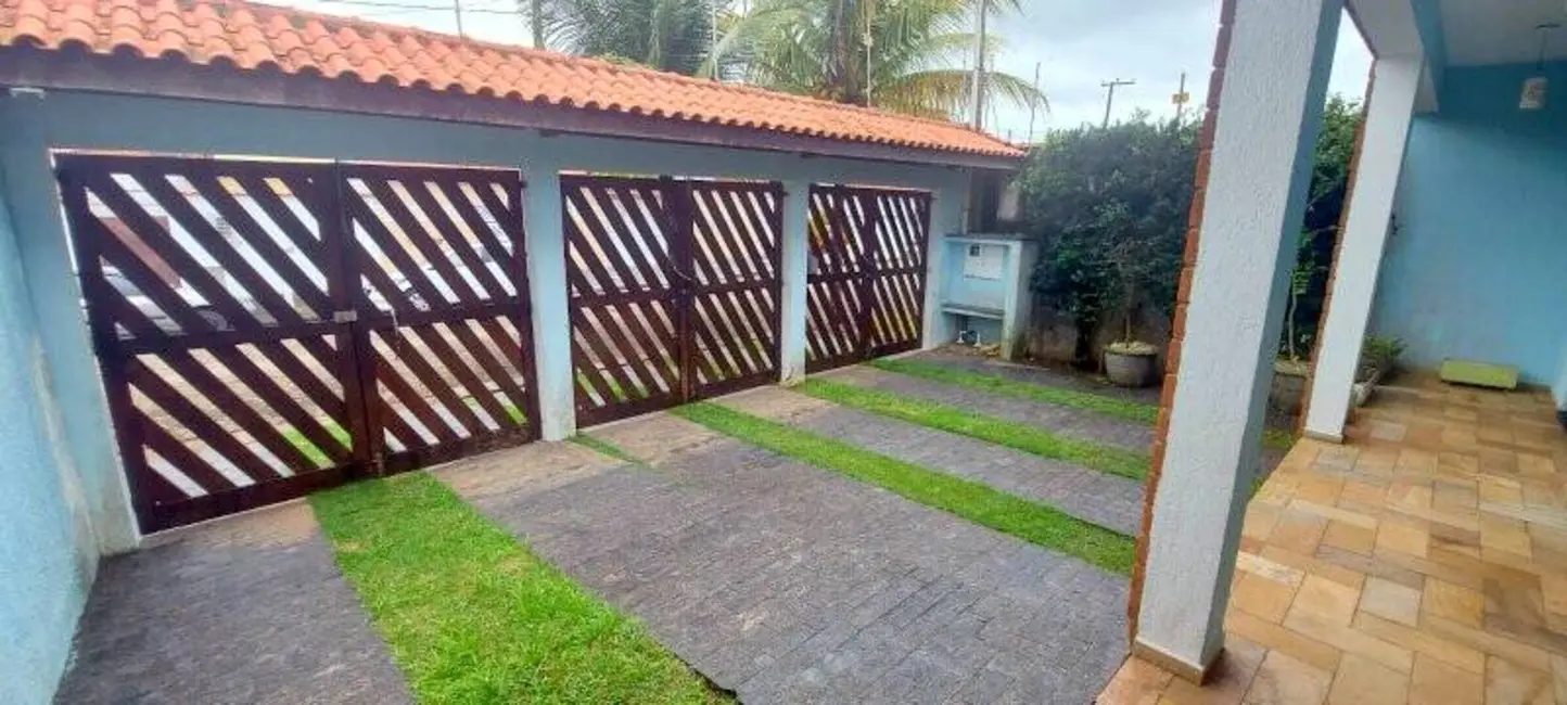 Casa com 4 quartos à venda, 350m2 em Peruibe - SP - imagem 4 Foto 4 de Casa com 4 quartos à venda, 350m2 em Peruibe - SP