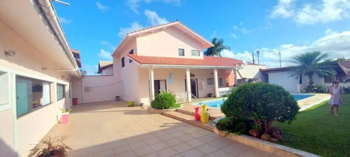 Casa com 5 quartos à venda, 565m2 em Peruibe - SP - imagem 3 Foto 3 de Casa com 5 quartos à venda, 565m2 em Peruibe - SP