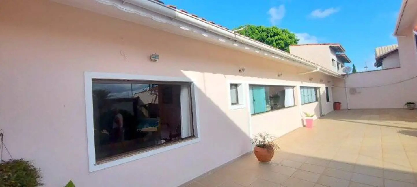 Casa com 5 quartos à venda, 565m2 em Peruibe - SP - imagem 4 Foto 4 de Casa com 5 quartos à venda, 565m2 em Peruibe - SP