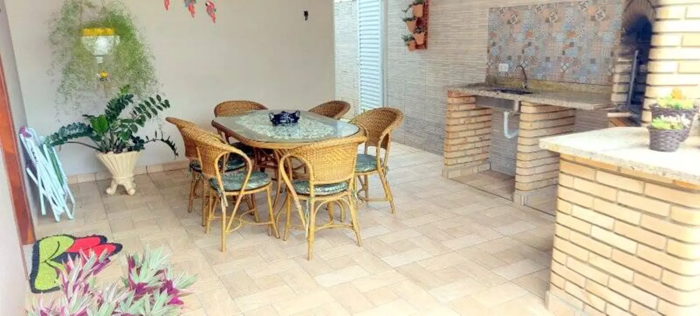 Casa com 4 quartos à venda, 260m2 em Peruibe - SP - imagem 4 Foto 4 de Casa com 4 quartos à venda, 260m2 em Peruibe - SP