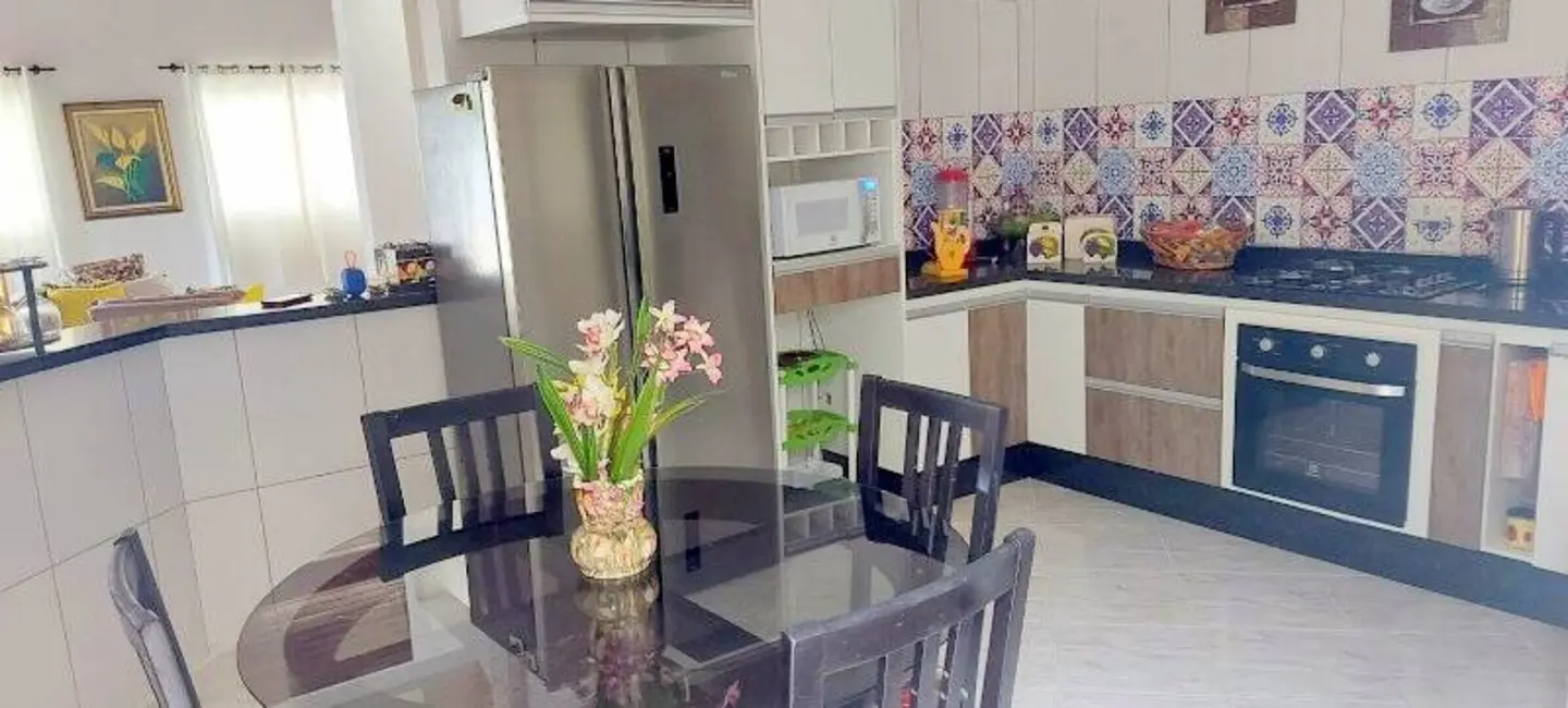 Casa com 4 quartos à venda, 260m2 em Peruibe - SP - imagem 8 Foto 8 de Casa com 4 quartos à venda, 260m2 em Peruibe - SP