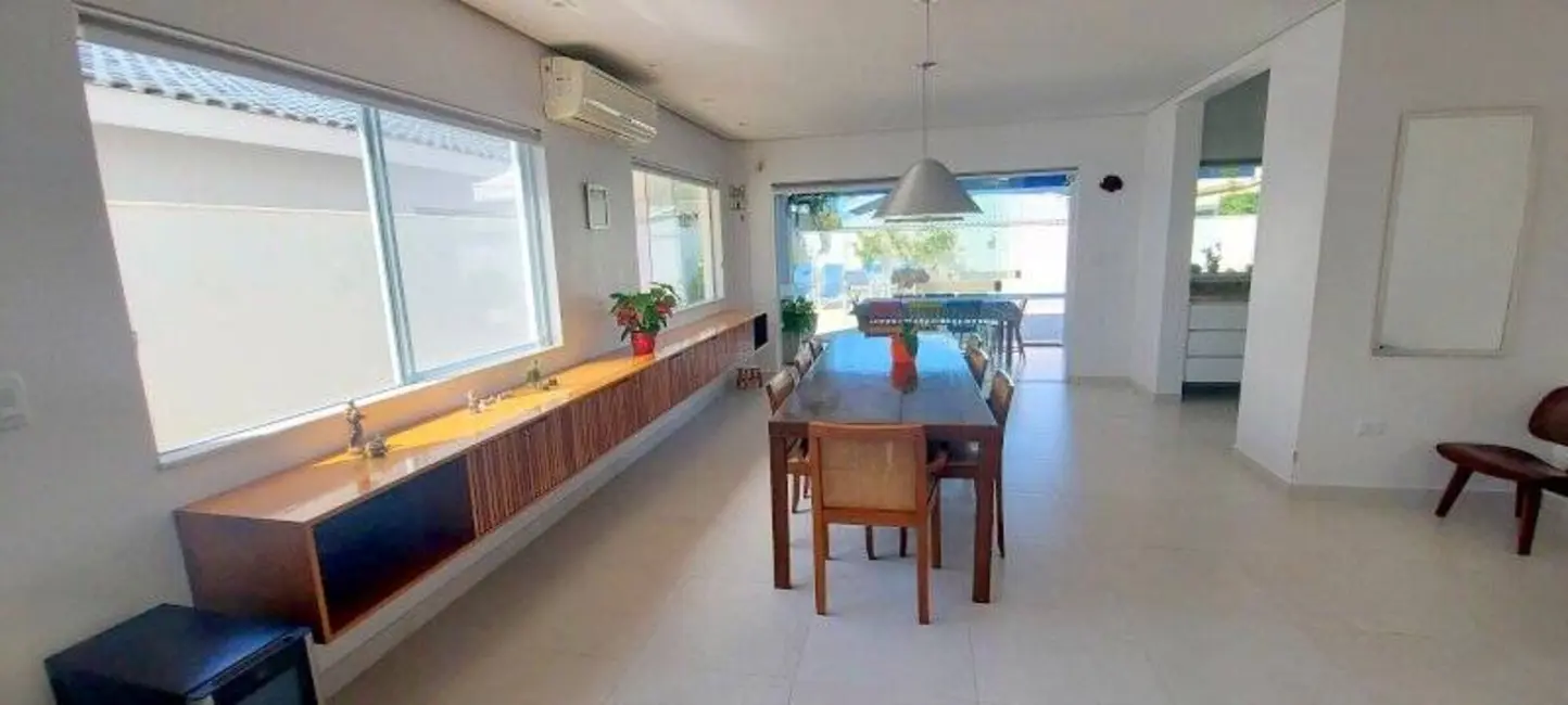 Casa com 5 quartos à venda e para alugar, 360m2 em Peruibe - SP - imagem 6 Foto 6 de Casa com 5 quartos à venda e para alugar, 360m2 em Peruibe - SP