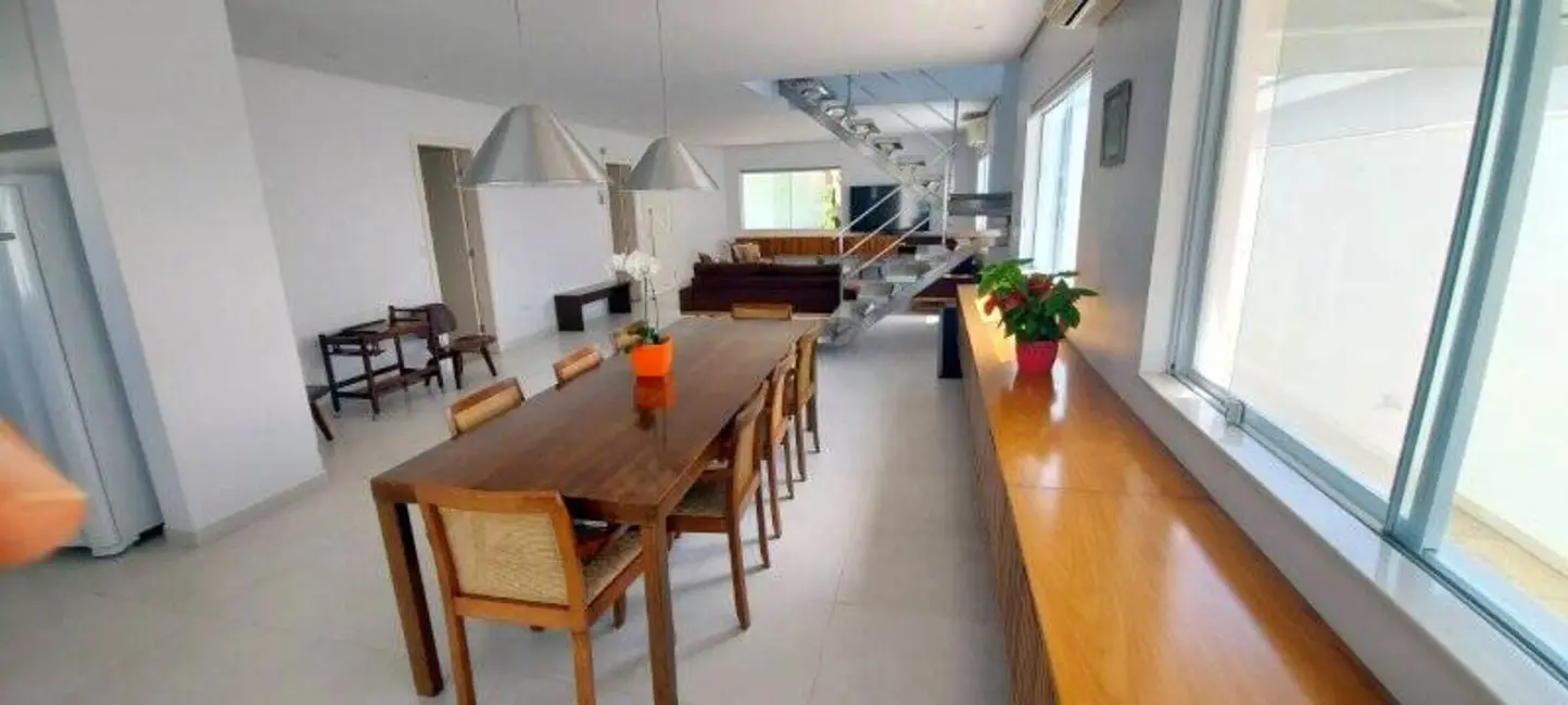 Casa com 5 quartos à venda e para alugar, 360m2 em Peruibe - SP - imagem 5 Foto 5 de Casa com 5 quartos à venda e para alugar, 360m2 em Peruibe - SP