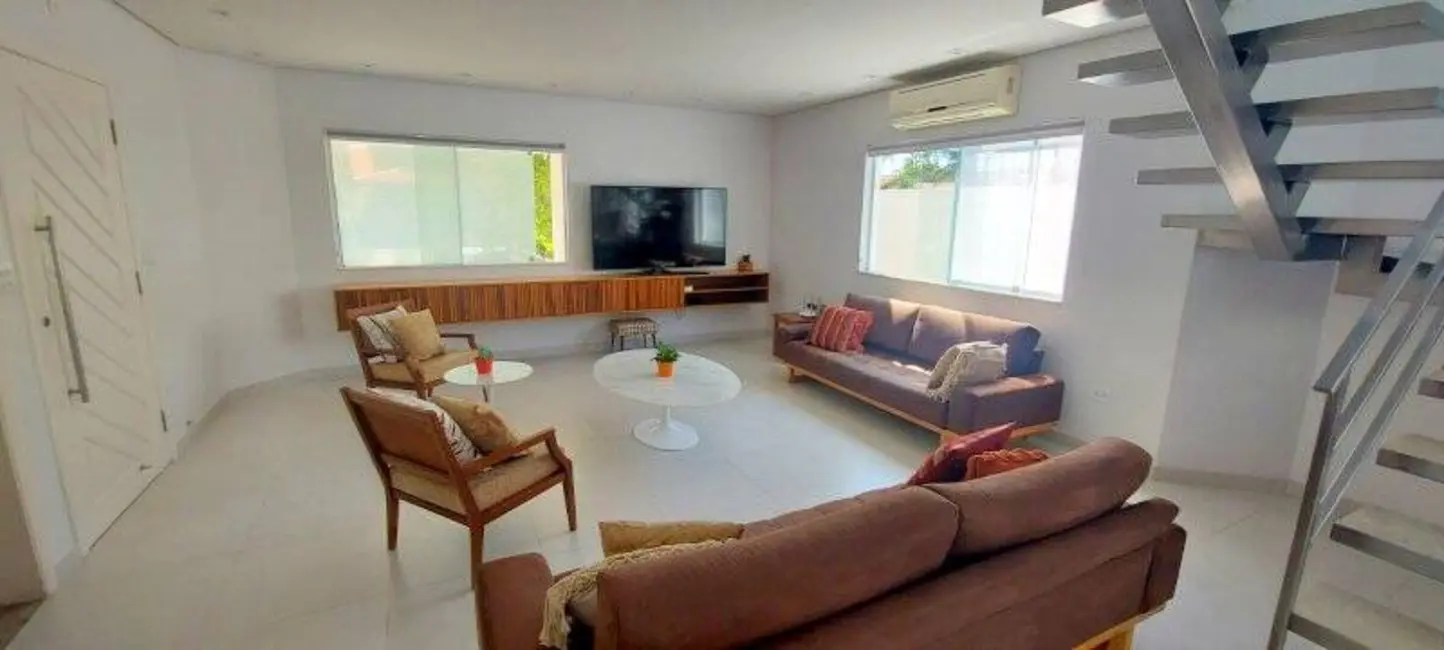 Casa com 5 quartos à venda e para alugar, 360m2 em Peruibe - SP - imagem 7 Foto 7 de Casa com 5 quartos à venda e para alugar, 360m2 em Peruibe - SP