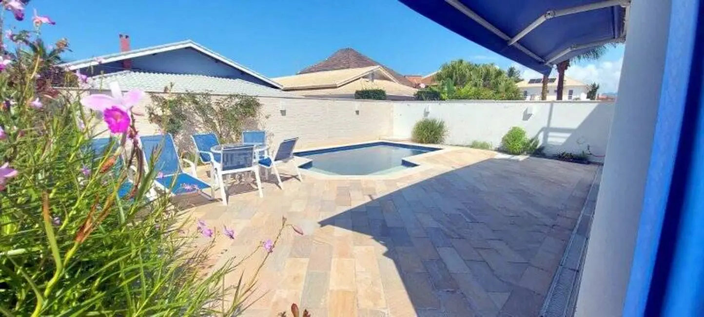 Casa com 5 quartos à venda e para alugar, 360m2 em Peruibe - SP - imagem 4 Foto 4 de Casa com 5 quartos à venda e para alugar, 360m2 em Peruibe - SP