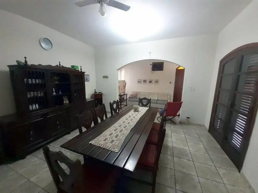 Casa com 5 quartos à venda, 560m2 em Peruibe - SP - imagem 5 Foto 5 de Casa com 5 quartos à venda, 560m2 em Peruibe - SP