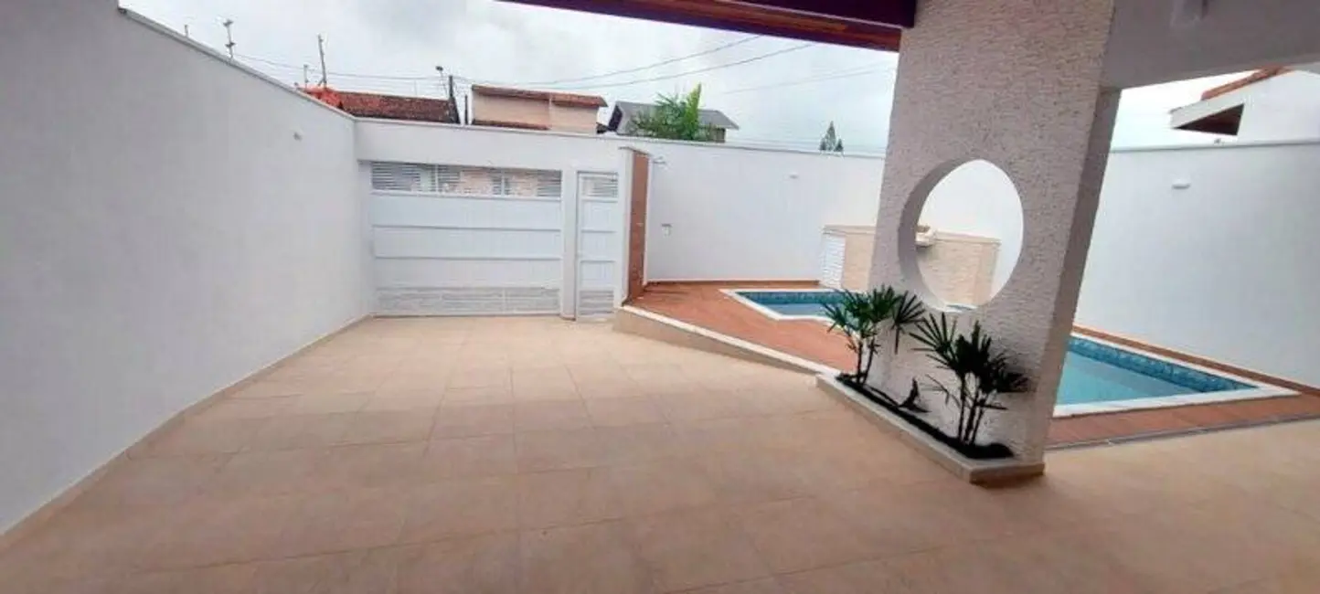 Casa com 3 quartos à venda, 250m2 em Peruibe - SP - imagem 6 Foto 6 de Casa com 3 quartos à venda, 250m2 em Peruibe - SP