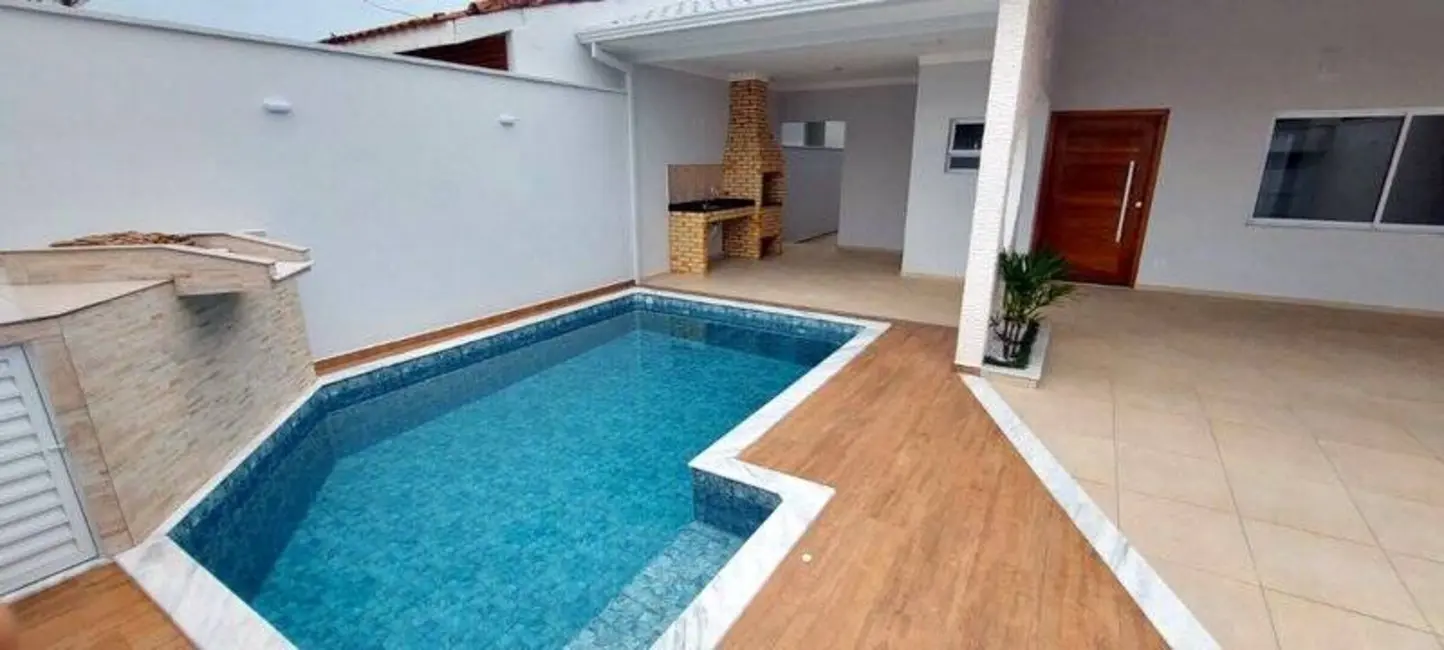 Casa com 3 quartos à venda, 250m2 em Peruibe - SP - imagem 3 Foto 3 de Casa com 3 quartos à venda, 250m2 em Peruibe - SP