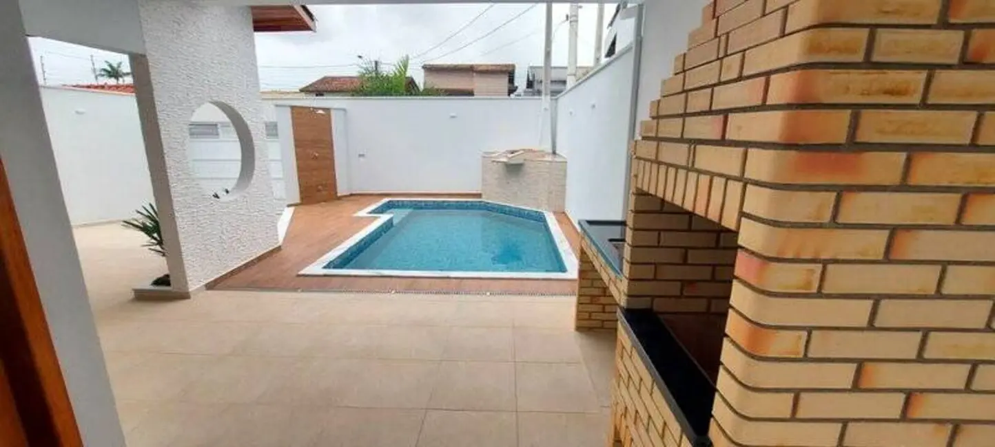Casa com 3 quartos à venda, 250m2 em Peruibe - SP - imagem 4 Foto 4 de Casa com 3 quartos à venda, 250m2 em Peruibe - SP
