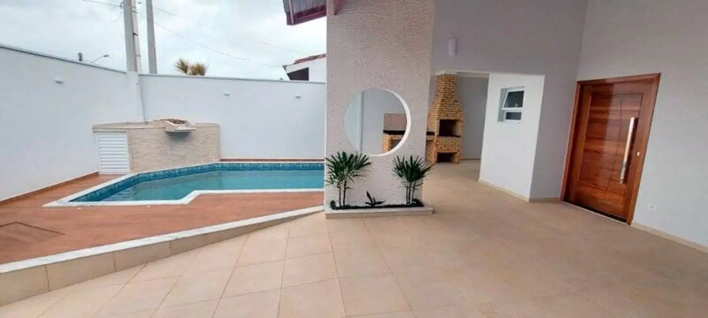 Foto 1 de Casa com 3 quartos à venda, 250m2 em Peruibe - SP