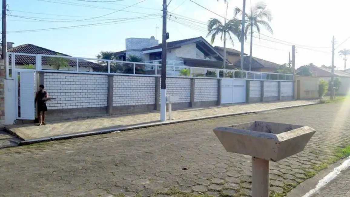 Foto 1 de Casa com 5 quartos à venda, 600m2 em Peruibe - SP