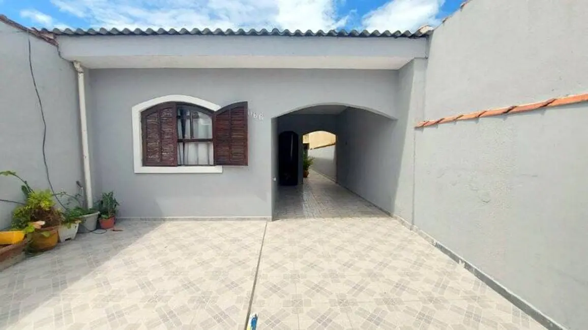 Foto 1 de Casa com 2 quartos à venda, 180m2 em Peruibe - SP