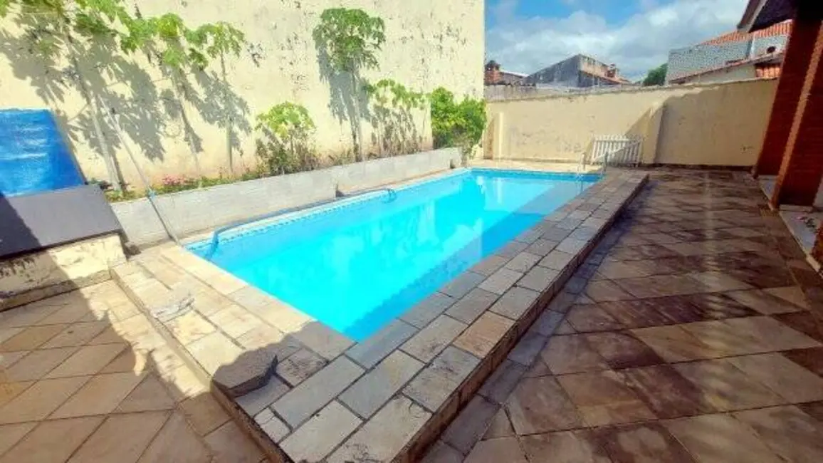 Casa com 3 quartos à venda, 360m2 em Peruibe - SP - imagem 3 Foto 3 de Casa com 3 quartos à venda, 360m2 em Peruibe - SP