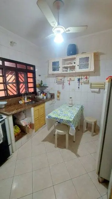 Casa com 1 quarto à venda, 230m2 em Centro, Peruibe - SP - imagem 4 Foto 4 de Casa com 1 quarto à venda, 230m2 em Centro, Peruibe - SP