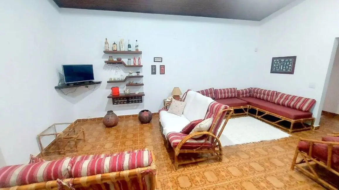 Casa com 3 quartos à venda, 300m2 em Peruibe - SP - imagem 7 Foto 7 de Casa com 3 quartos à venda, 300m2 em Peruibe - SP