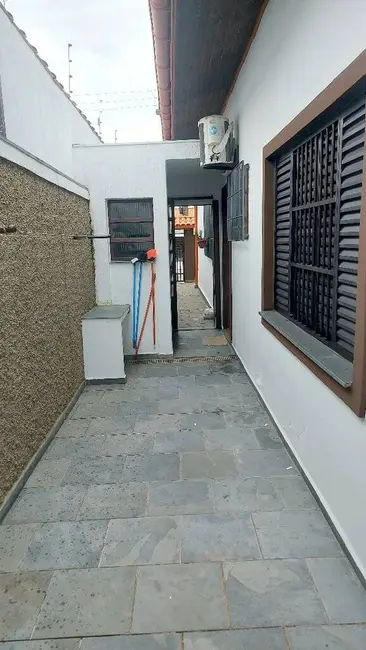 Casa com 3 quartos à venda, 300m2 em Peruibe - SP - imagem 5 Foto 5 de Casa com 3 quartos à venda, 300m2 em Peruibe - SP