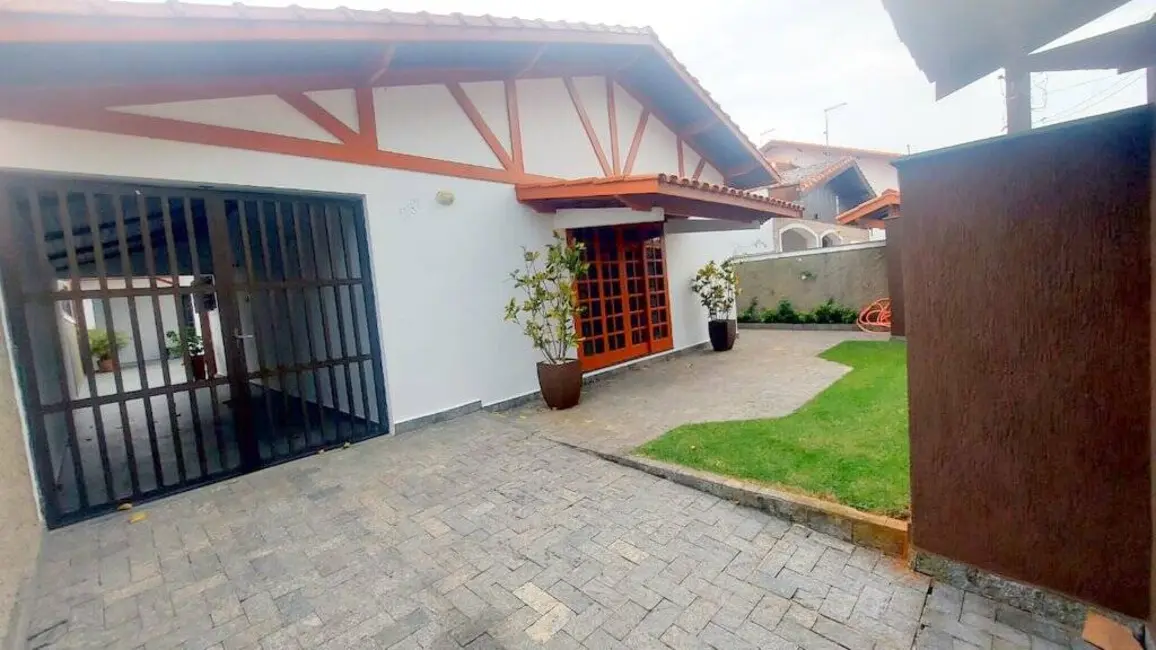 Foto 1 de Casa com 3 quartos à venda, 300m2 em Peruibe - SP