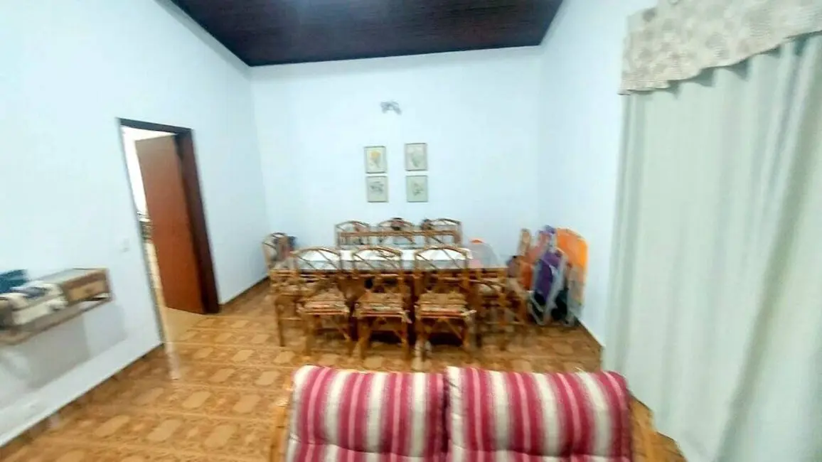 Casa com 3 quartos à venda, 300m2 em Peruibe - SP - imagem 8 Foto 8 de Casa com 3 quartos à venda, 300m2 em Peruibe - SP