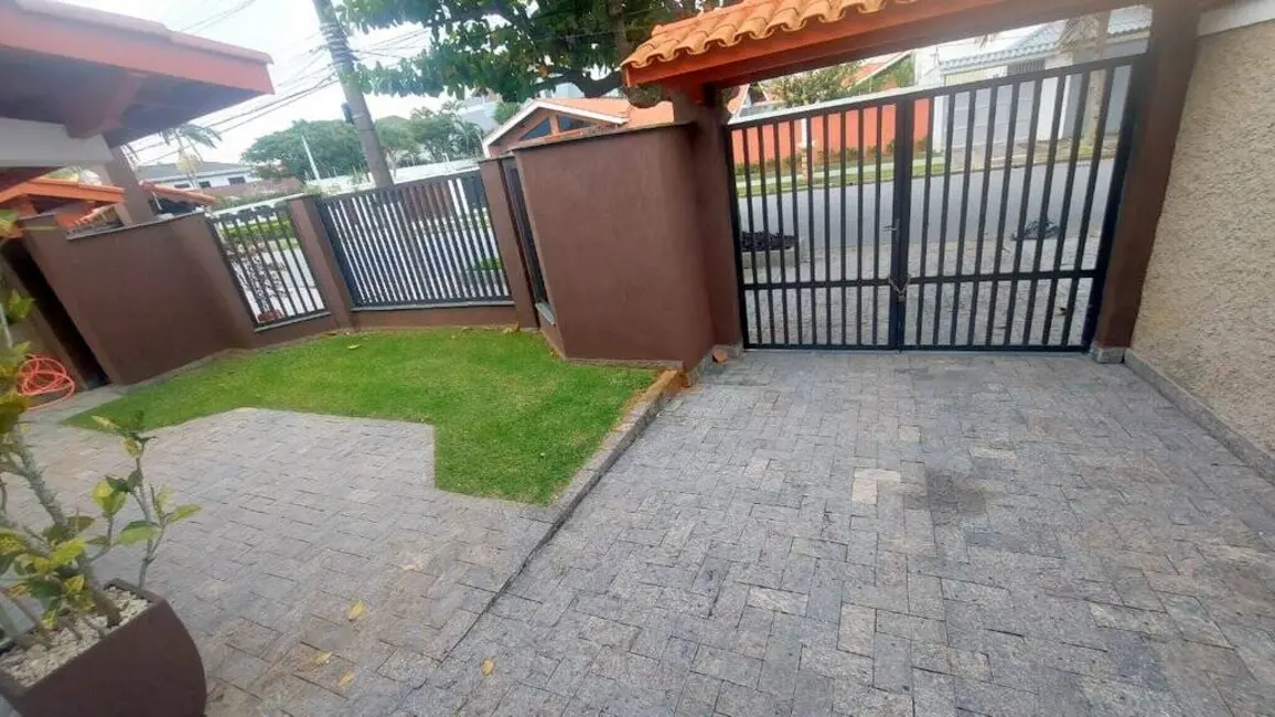 Casa com 3 quartos à venda, 300m2 em Peruibe - SP - imagem 3 Foto 3 de Casa com 3 quartos à venda, 300m2 em Peruibe - SP