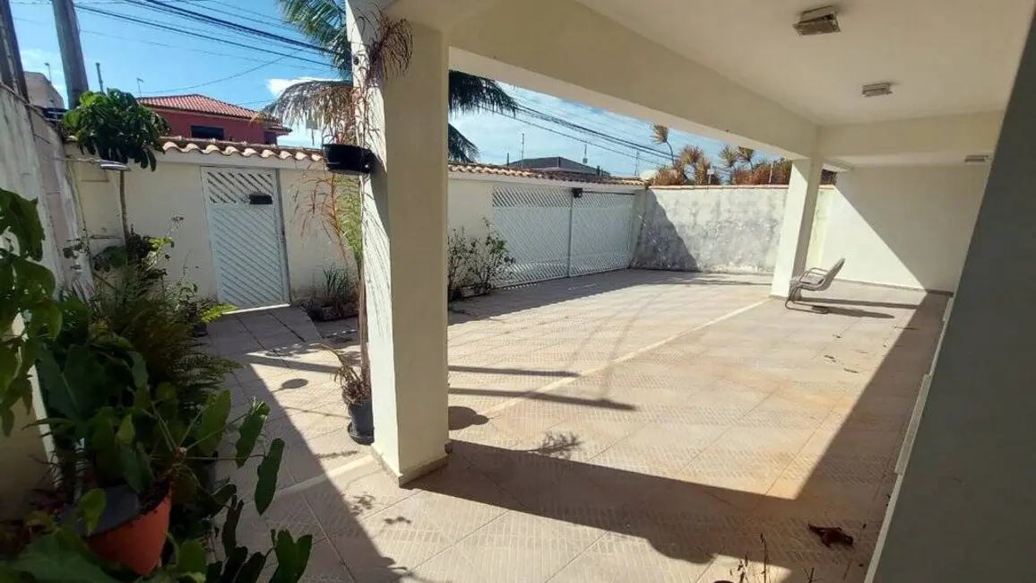 Foto 2 de Casa com 4 quartos à venda, 300m2 em Peruibe - SP