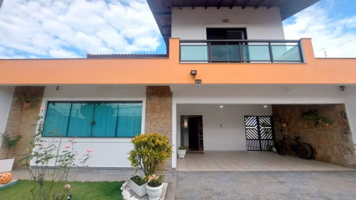 Foto 1 de Casa com 4 quartos à venda, 300m2 em Peruibe - SP
