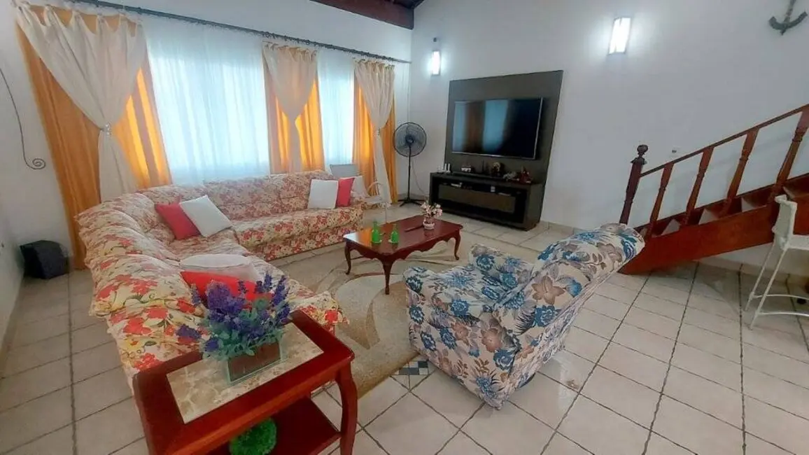 Casa com 4 quartos à venda, 300m2 em Peruibe - SP - imagem 4 Foto 4 de Casa com 4 quartos à venda, 300m2 em Peruibe - SP
