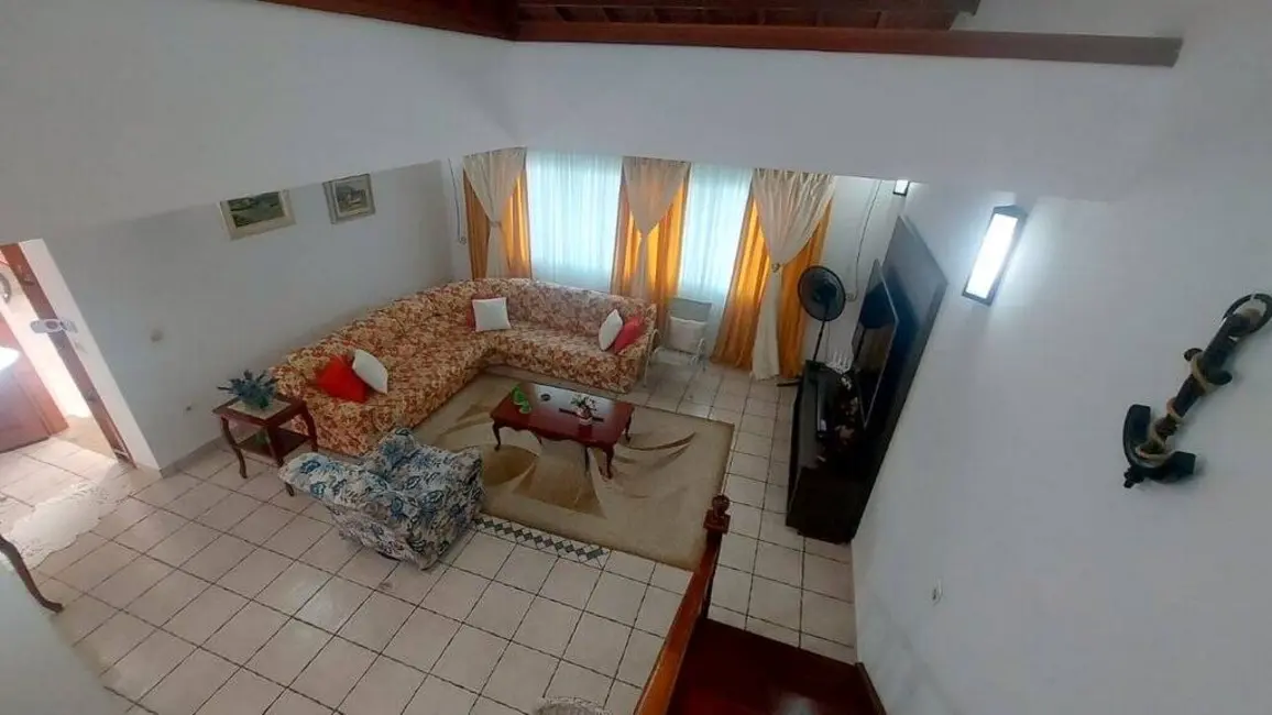 Casa com 4 quartos à venda, 300m2 em Peruibe - SP - imagem 5 Foto 5 de Casa com 4 quartos à venda, 300m2 em Peruibe - SP