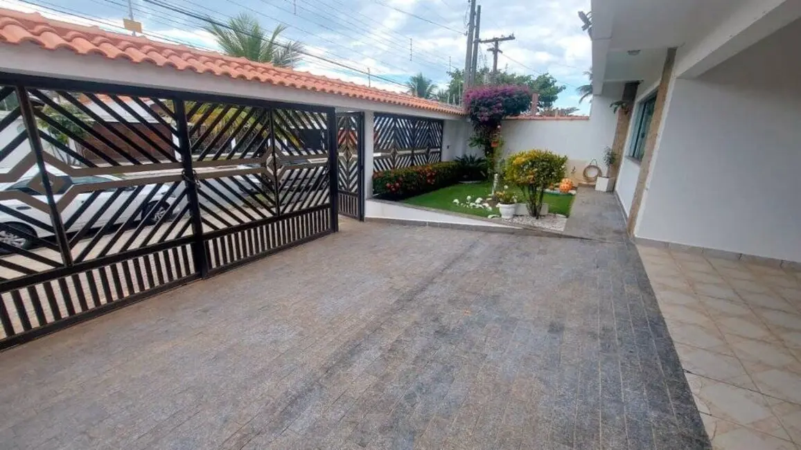 Foto 2 de Casa com 4 quartos à venda, 300m2 em Peruibe - SP