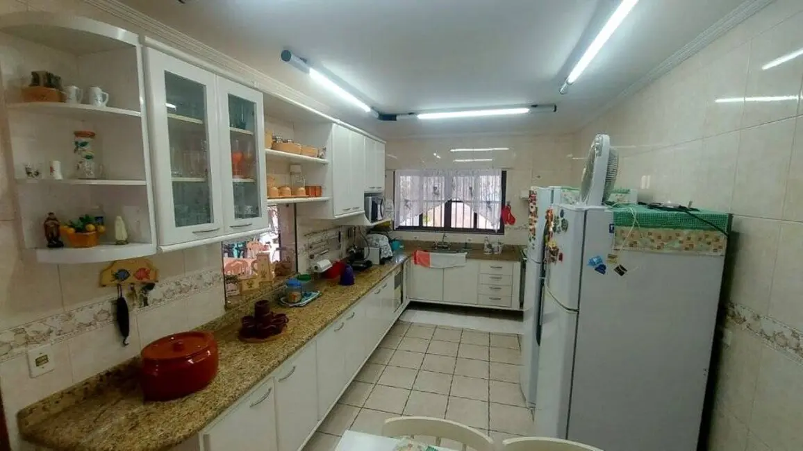 Casa com 4 quartos à venda, 300m2 em Peruibe - SP - imagem 9 Foto 9 de Casa com 4 quartos à venda, 300m2 em Peruibe - SP