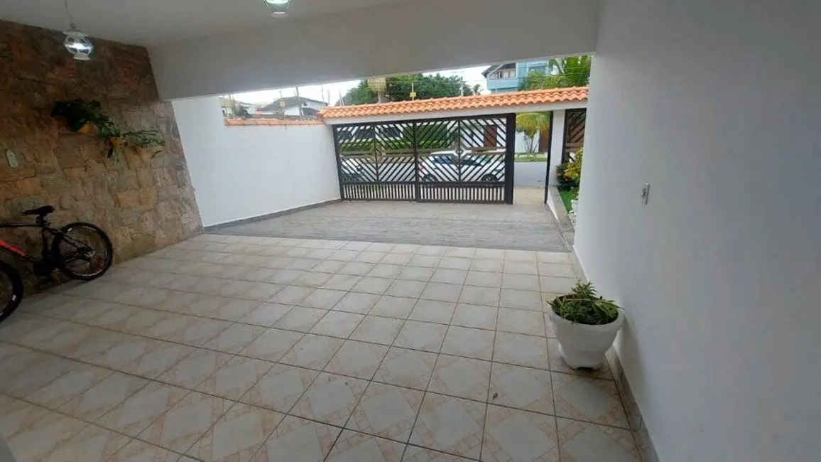 Casa com 4 quartos à venda, 300m2 em Peruibe - SP - imagem 3 Foto 3 de Casa com 4 quartos à venda, 300m2 em Peruibe - SP