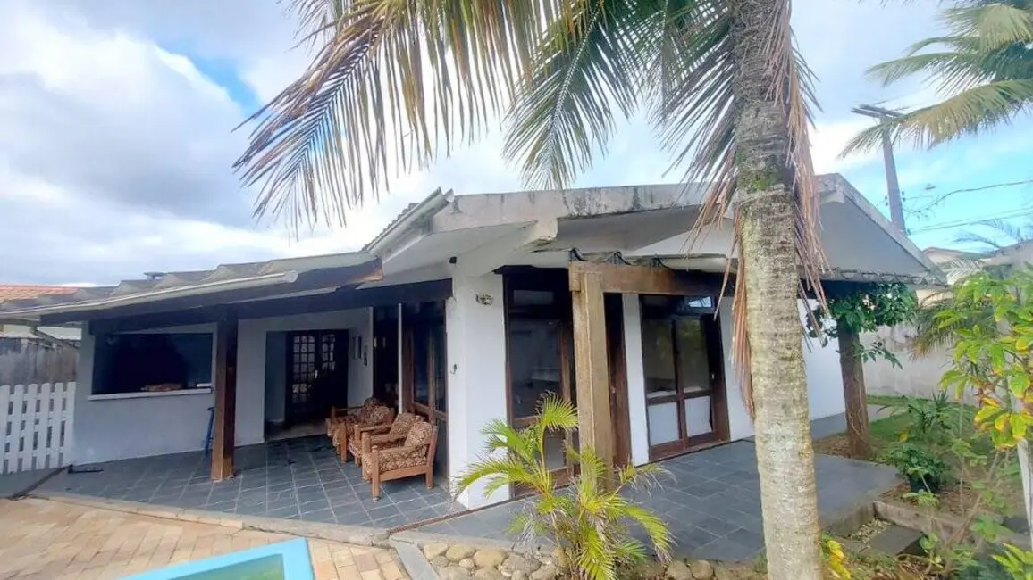 Foto 1 de Casa com 3 quartos à venda, 361m2 em Peruibe - SP