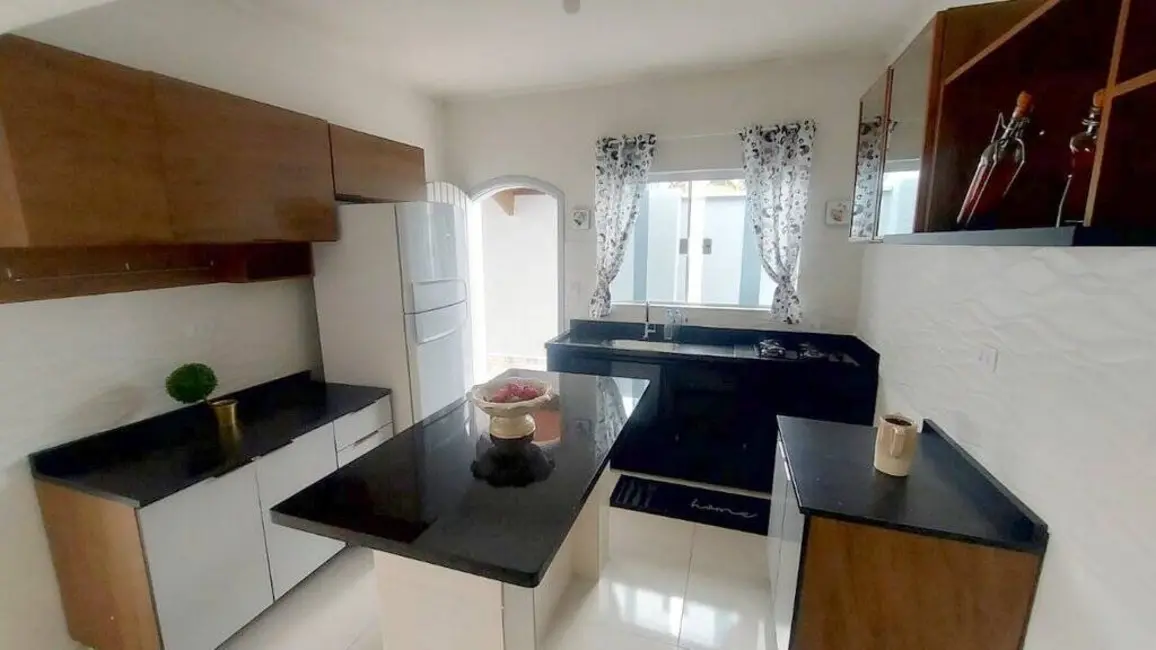 Casa com 5 quartos à venda, 310m2 em Peruibe - SP - imagem 8 Foto 8 de Casa com 5 quartos à venda, 310m2 em Peruibe - SP