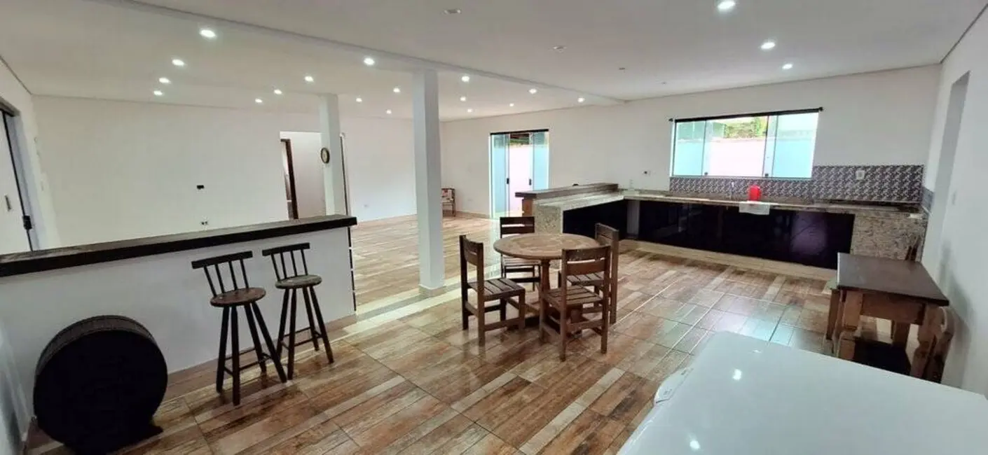 Casa com 4 quartos à venda, 360m2 em Peruibe - SP - imagem 6 Foto 6 de Casa com 4 quartos à venda, 360m2 em Peruibe - SP