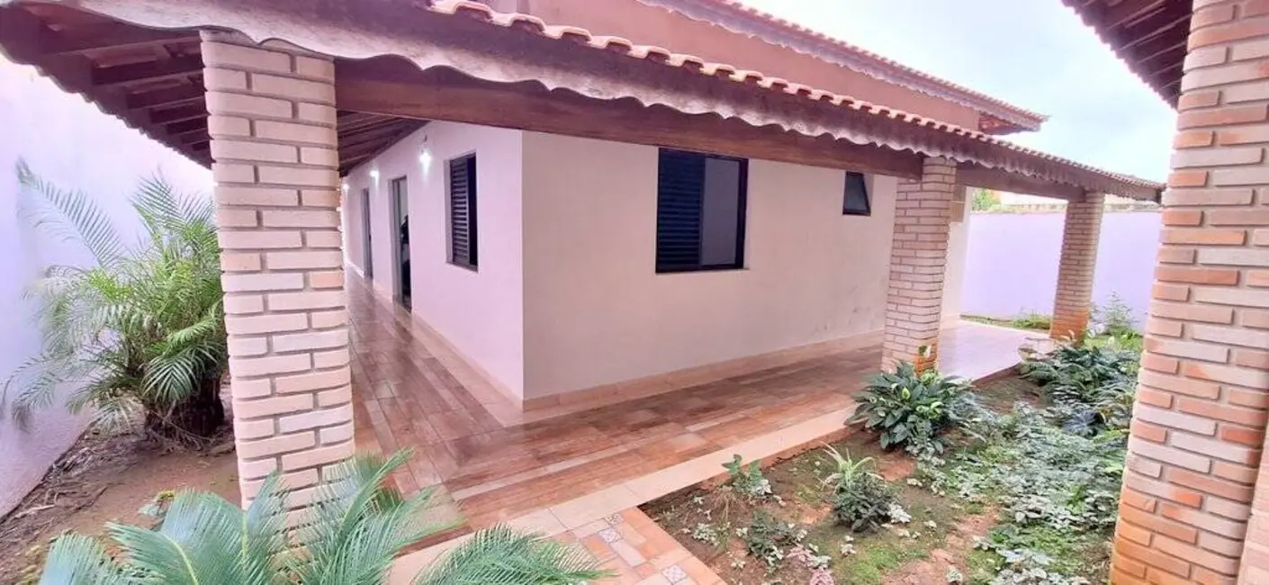 Casa com 4 quartos à venda, 360m2 em Peruibe - SP - imagem 3 Foto 3 de Casa com 4 quartos à venda, 360m2 em Peruibe - SP