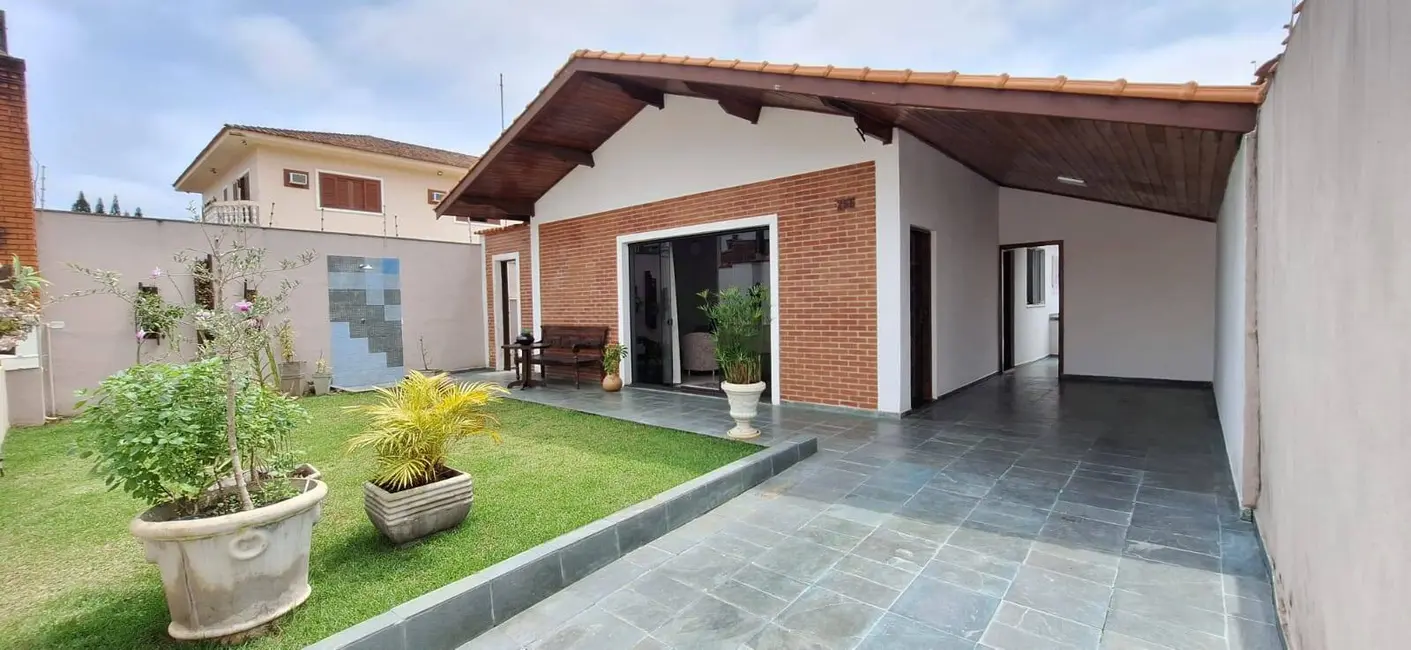 Foto 1 de Casa com 4 quartos à venda, 320m2 em Peruibe - SP