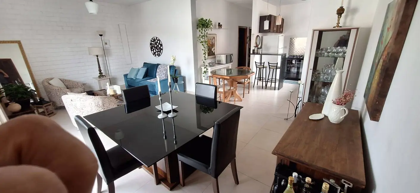 Casa com 4 quartos à venda, 320m2 em Peruibe - SP - imagem 3 Foto 3 de Casa com 4 quartos à venda, 320m2 em Peruibe - SP