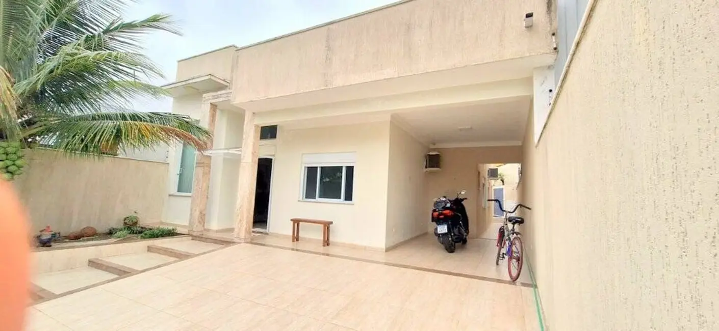 Foto 1 de Casa com 3 quartos à venda, 250m2 em Peruibe - SP