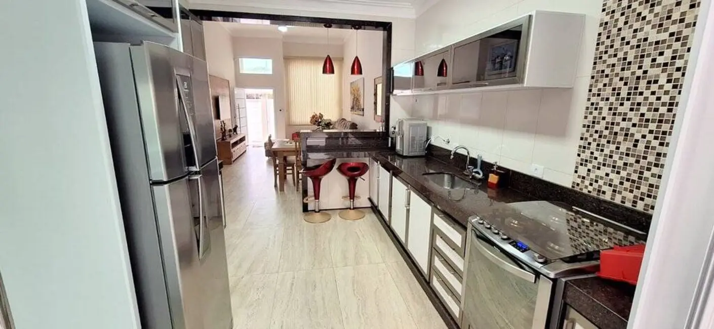 Casa com 3 quartos à venda, 250m2 em Peruibe - SP - imagem 8 Foto 8 de Casa com 3 quartos à venda, 250m2 em Peruibe - SP