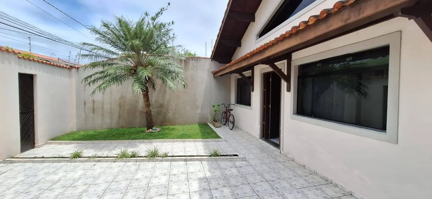 Casa com 4 quartos à venda, 368m2 em Peruibe - SP - imagem 5 Foto 5 de Casa com 4 quartos à venda, 368m2 em Peruibe - SP