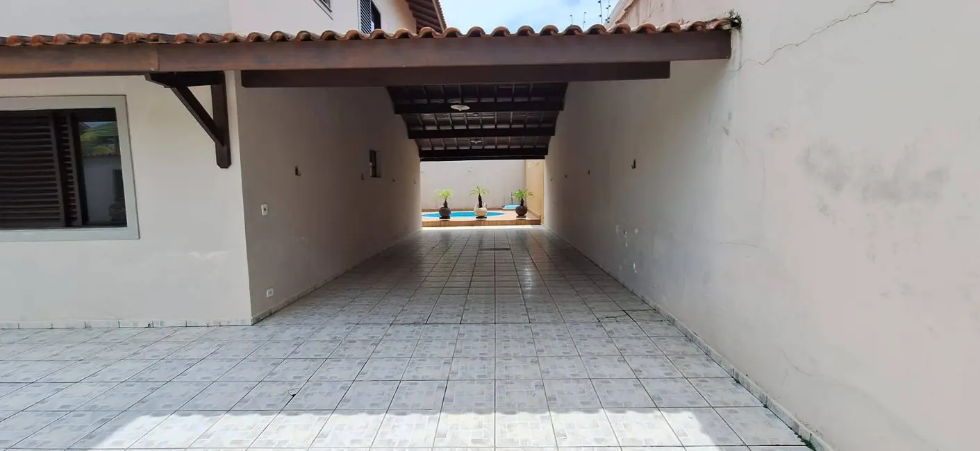 Casa com 4 quartos à venda, 368m2 em Peruibe - SP - imagem 3 Foto 3 de Casa com 4 quartos à venda, 368m2 em Peruibe - SP