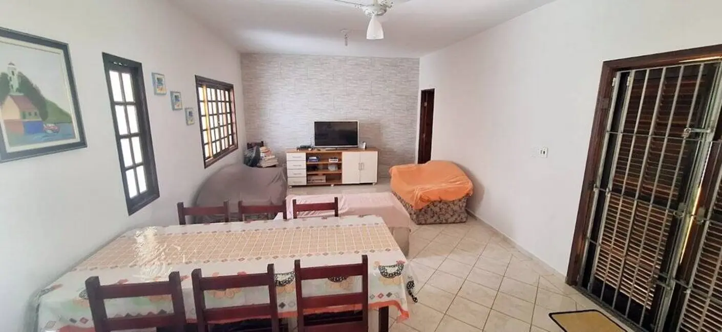 Foto 3 de Casa com 3 quartos à venda, 266m2 em Peruibe - SP