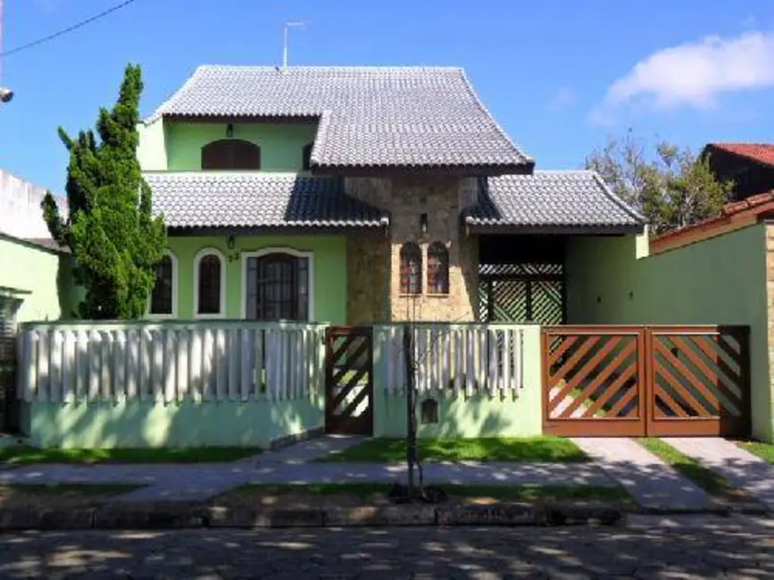 Foto 1 de Casa com 4 quartos à venda em Peruibe - SP