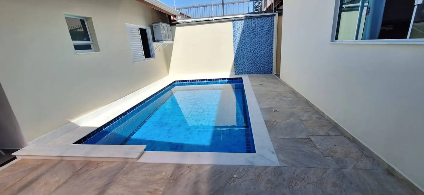 Casa com 4 quartos à venda, 323m2 em Peruibe - SP - imagem 3 Foto 3 de Casa com 4 quartos à venda, 323m2 em Peruibe - SP